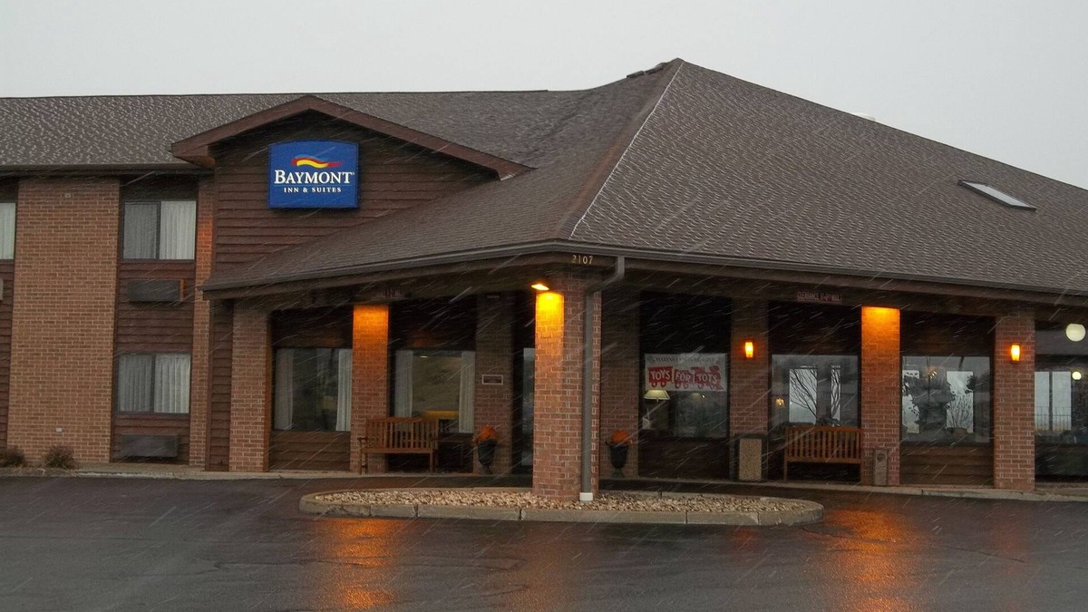 Marshfield Hotel | Baymont by Wyndham Marshfield