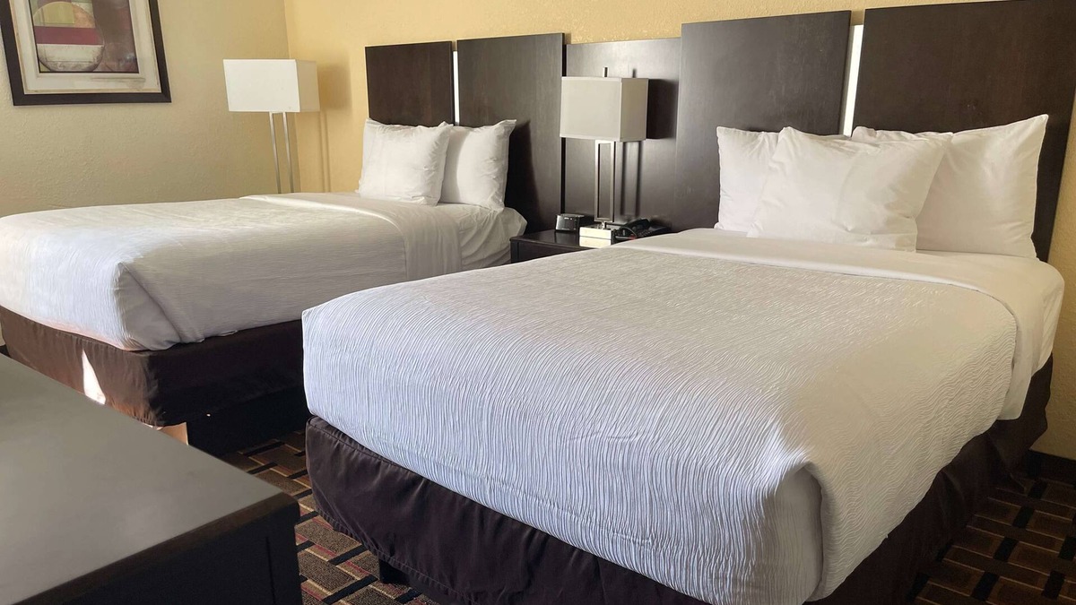 Dunmore Hotel | Baymont by Wyndham Scranton Dunmore