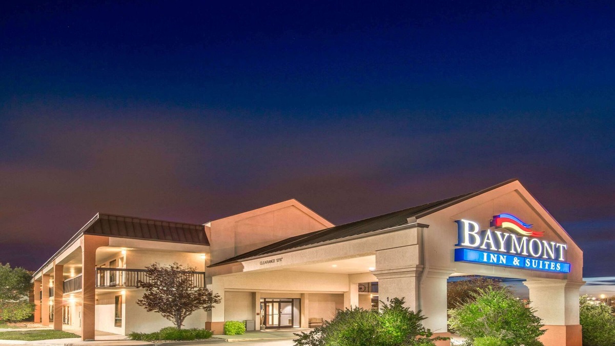 Topeka Hotel | Baymont by Wyndham Topeka