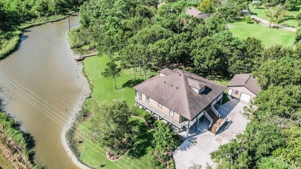 Shoreacres House | Bayou front home near Kemah Boardwalk/Sylvan Beach/Johnson Space Center