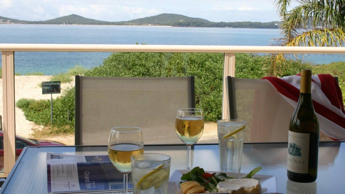Hawks Nest House | Bays Edge - Waterfront home