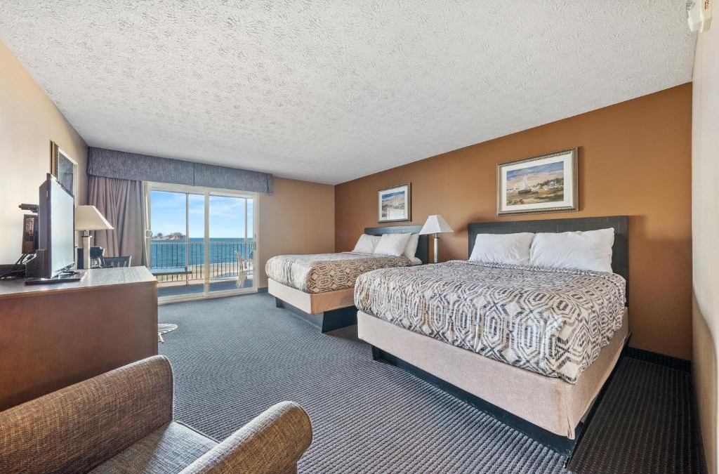 Put-in-Bay Hotel | BayShore ADA #126