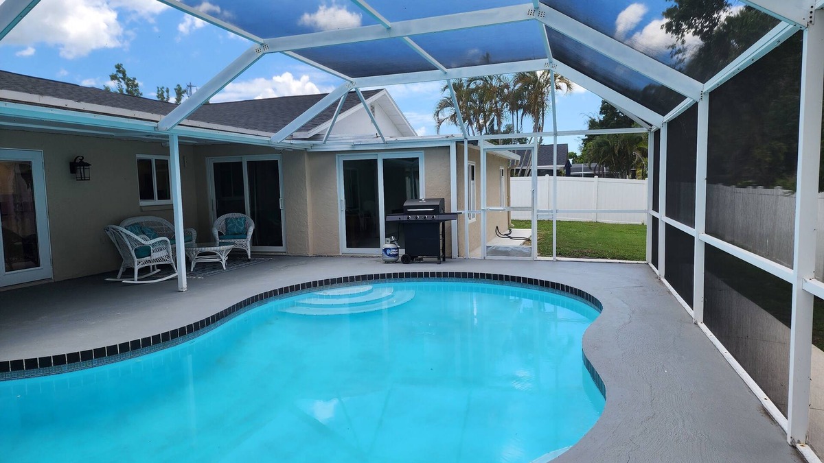 Bayshore Gardens House | Bayshore Gardens Family Retreat/heated pool.