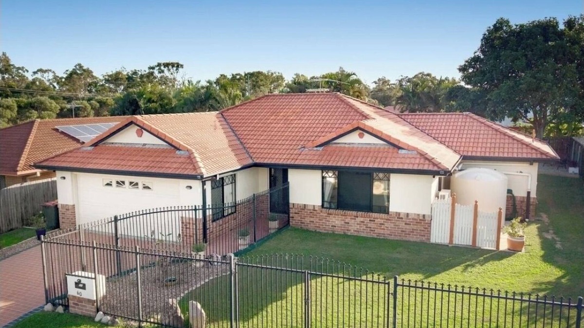 Rothwell House | Bayside Bliss 8-Sleeper Family escape. Pet Friendly!