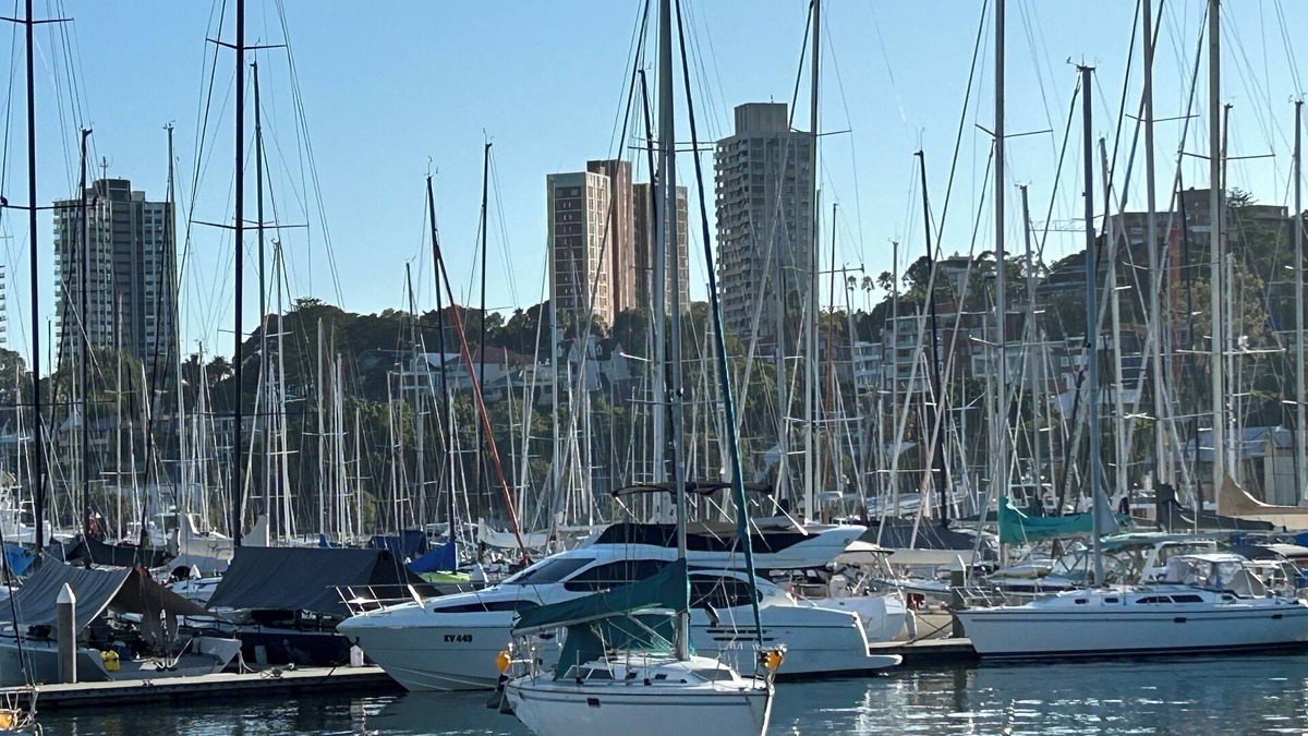Rushcutters Bay Apartment | BAYSIDE BLISS - PRIVATE & TRANQUIL WITH VIEWS, AIR CONDITIONING AND LIFT