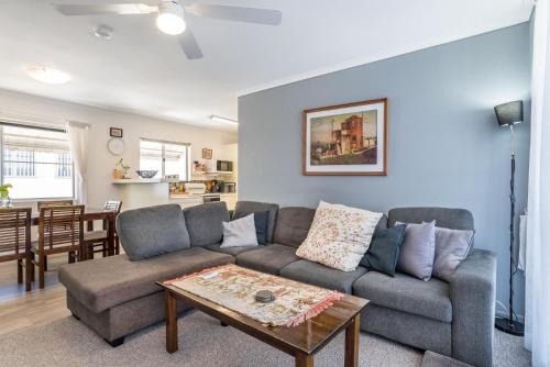 Wynnum Apartment | Bayside Lifestyle Getaway Sleeps 4