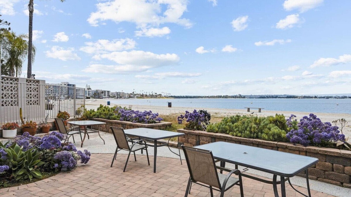 Crown Point Condo | Bayside Villa - 2BR Beach Front Free Parking