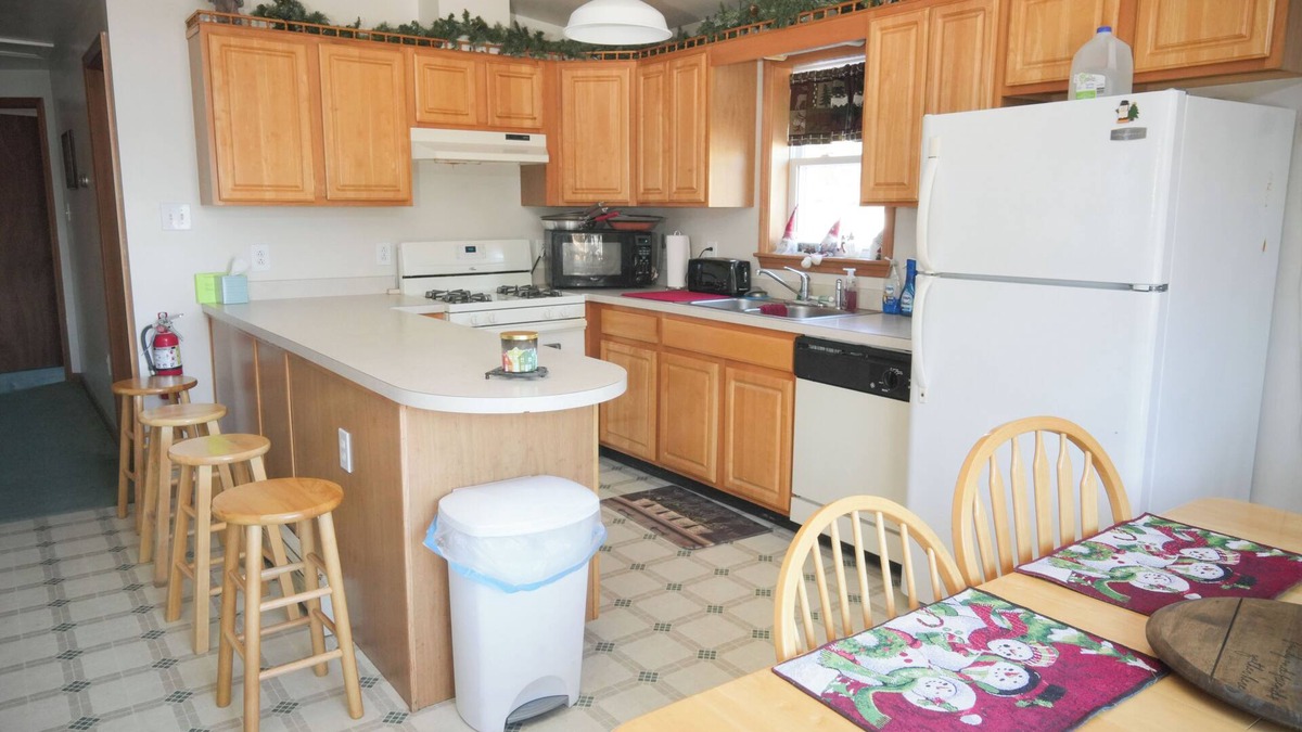 Inlet Ski Chalet | Bayview at Beachfront "Eagle Bay Village"