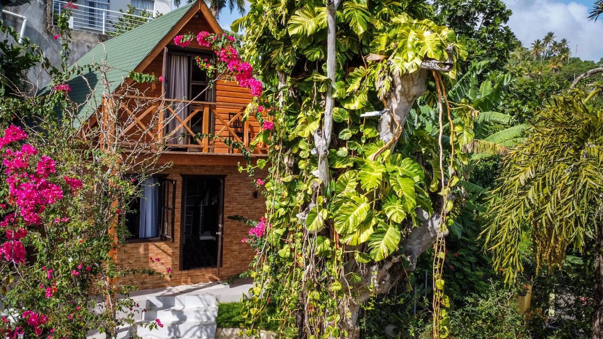 Barrio La Fortaleza Vieja Ski Chalet | Bayview Chalet