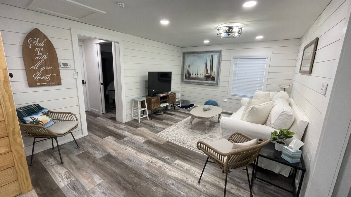 Ono Island House | Bayview Cheerful Cottage-4 min from the beach! Pet friendly!