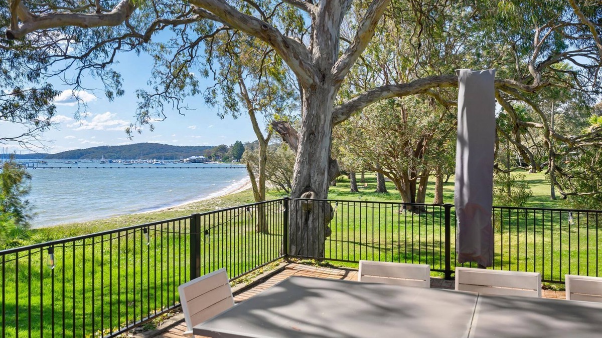 Soldiers Point Cottage | Bayview Cottage - Tranquil beachfront break
