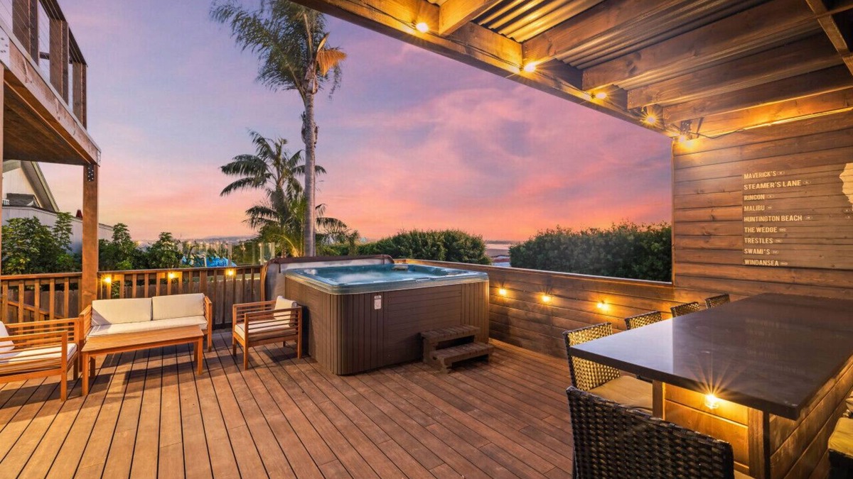 Bay Park House | Bayview Escape with Hot Tub and Pickleball
