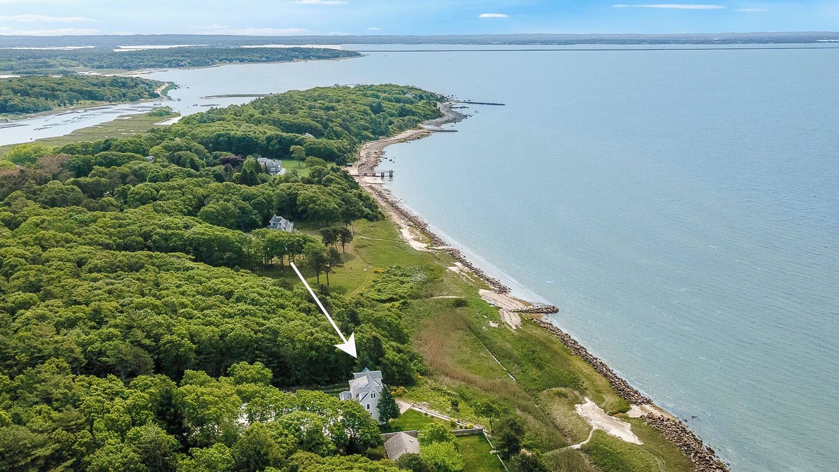 Wareham House | BAYVIEW New! 3BR/3 FB Sandy Beachfront Oasis w/views over Buzzards Bay to Cape!
