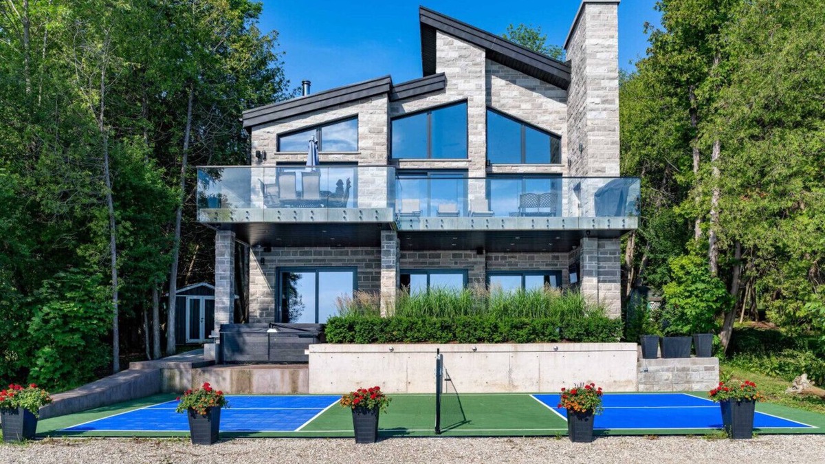 Meaford Cottage | Bayview Oasis: Luxe Lakeside Escape w/Pickleball