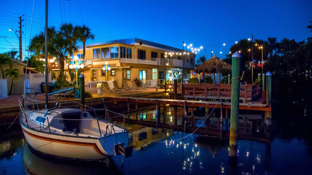 Belle Vista Hotel | Bayview Plaza Waterfront Resort