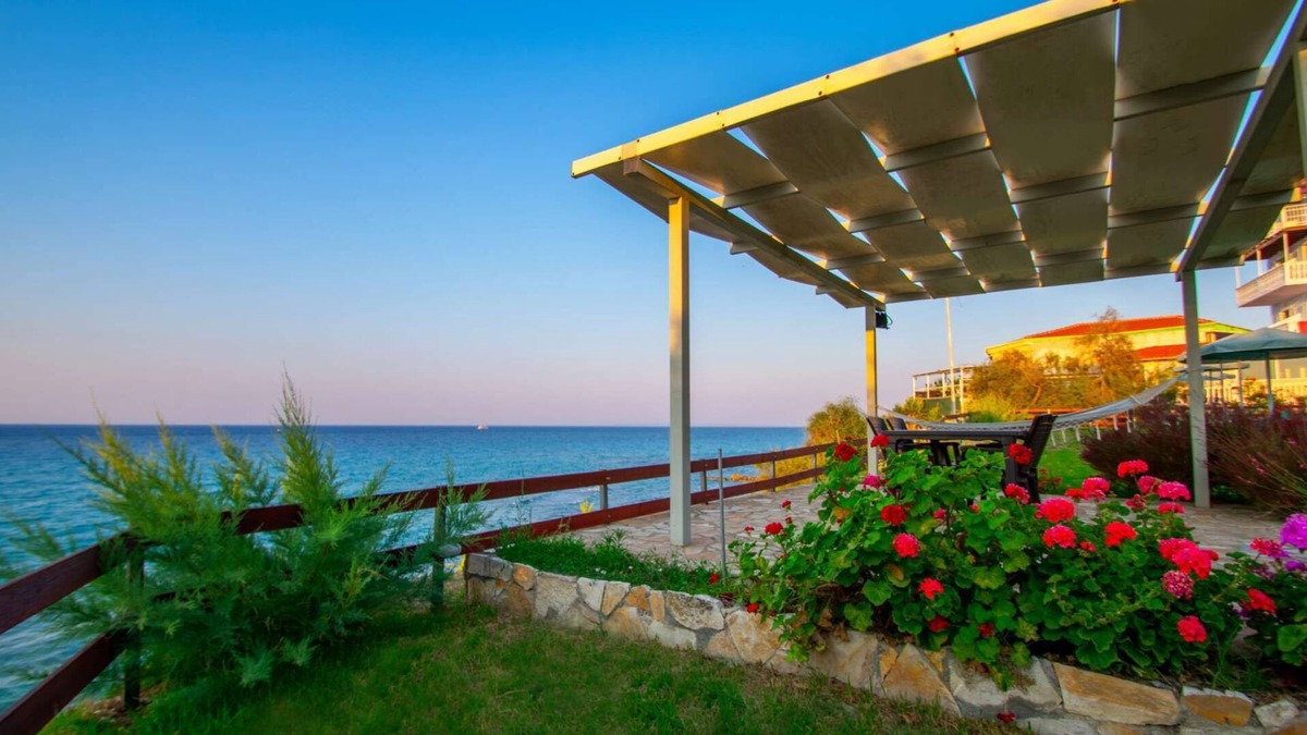 Amoudi Apartment | Baywatch 7 right on the water