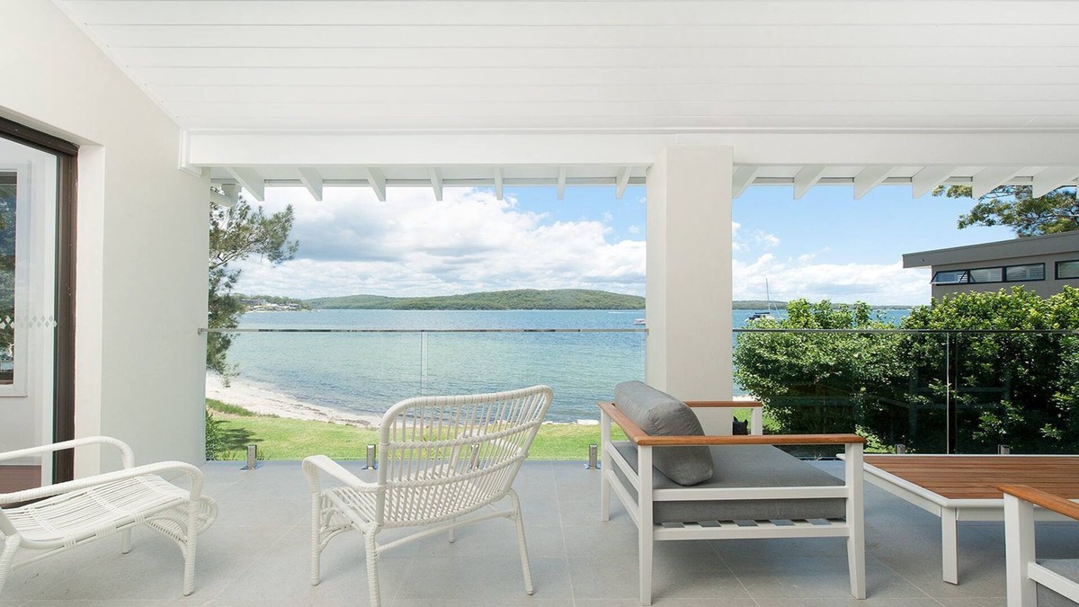 Soldiers Point House | Baywatch - Beachfront Bliss Executive Home