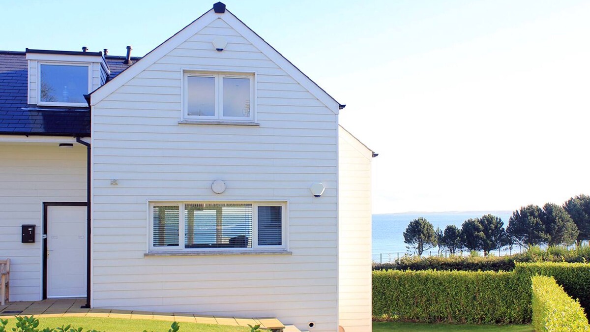 Bangor Apartment | BAYWATCH - Wonderful beach views