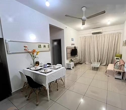 Kota Bharu Apartment | BbellaHomestayRiverview KBtown 2BR, Wi-Fi, washer