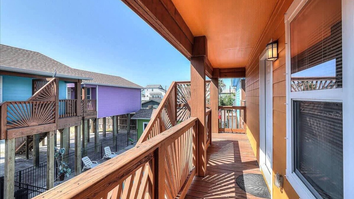 Old Town Villa | BBQ | Community Pool | 5 Mins to Beach
