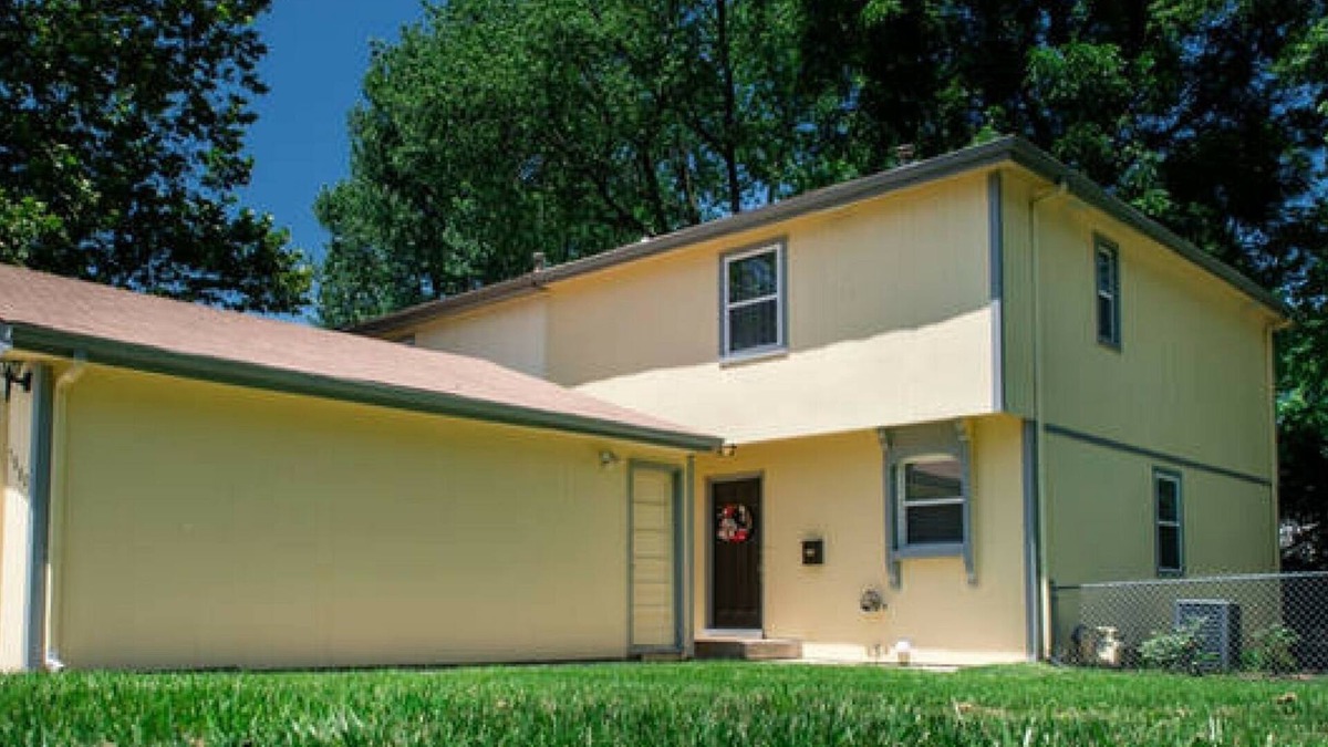 Mission House | 🌻BBQ🌻Luxury King Beds🌻Nearby Parks🌻 Reserved Parking🌻Smart TVs🌻Google Fiber🌻W/D🌻