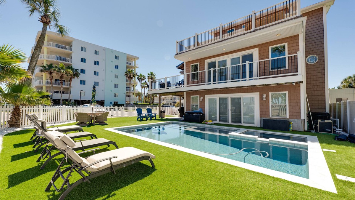 Jacksonville Beach House | Be A Nomad | Ocean view pool home