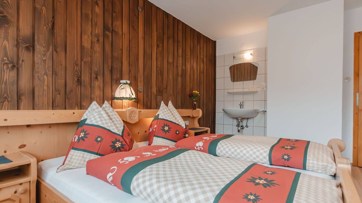 Schonbach Villa | Beautiful villa for 11 guests with WIFI, TV, terrace and panoramic view