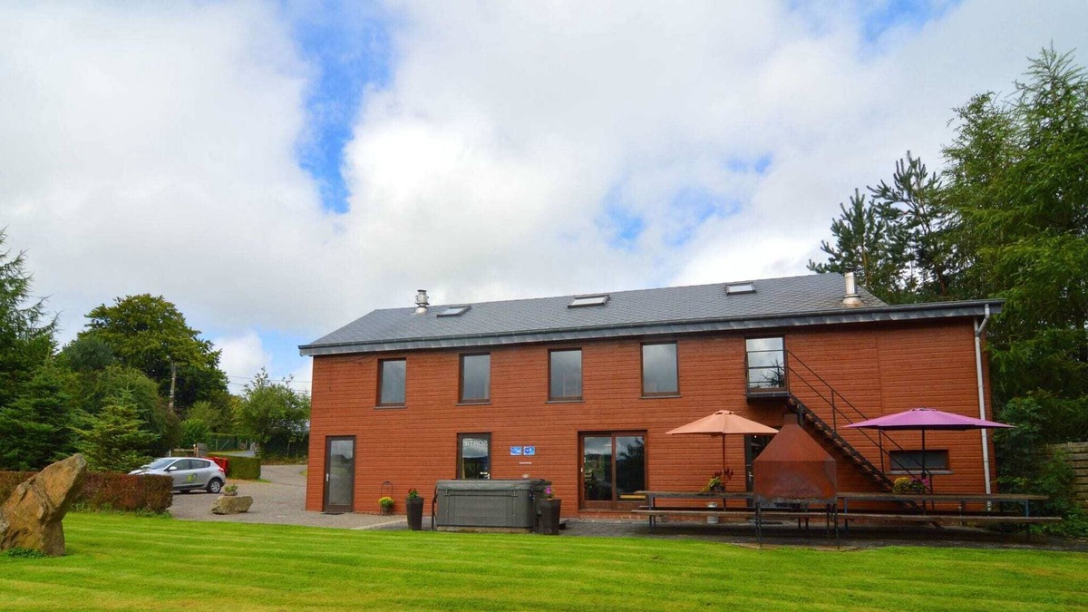 Gouvy Cottage | Quaint Cottage In Petite Langlire With bubble bath