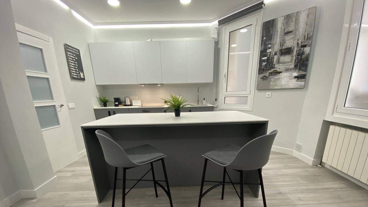 Bilbao City Centre Apartment | Be Basque by Forever Rentals. 3 bedroom apartment in the city center. Wifi