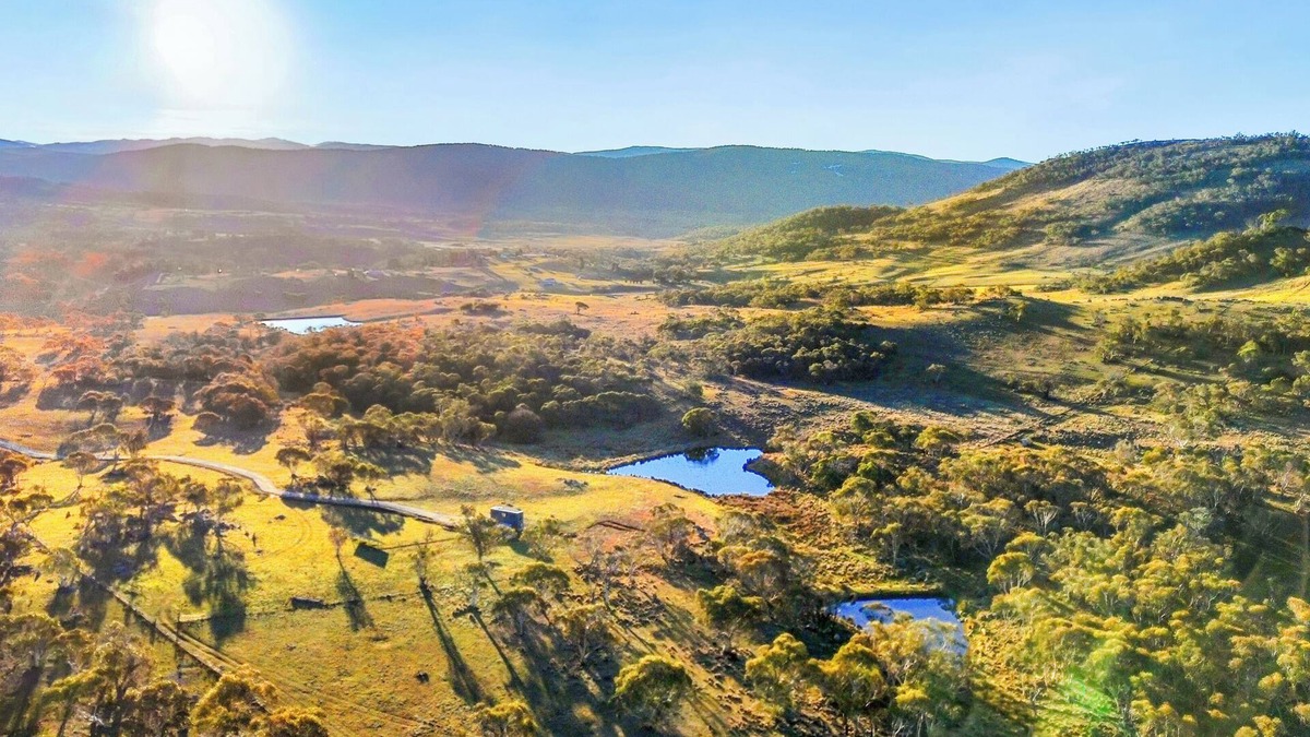 Moonbah House | Be captivated by the incredible beauty of the Snowies inThe Cozy Den,