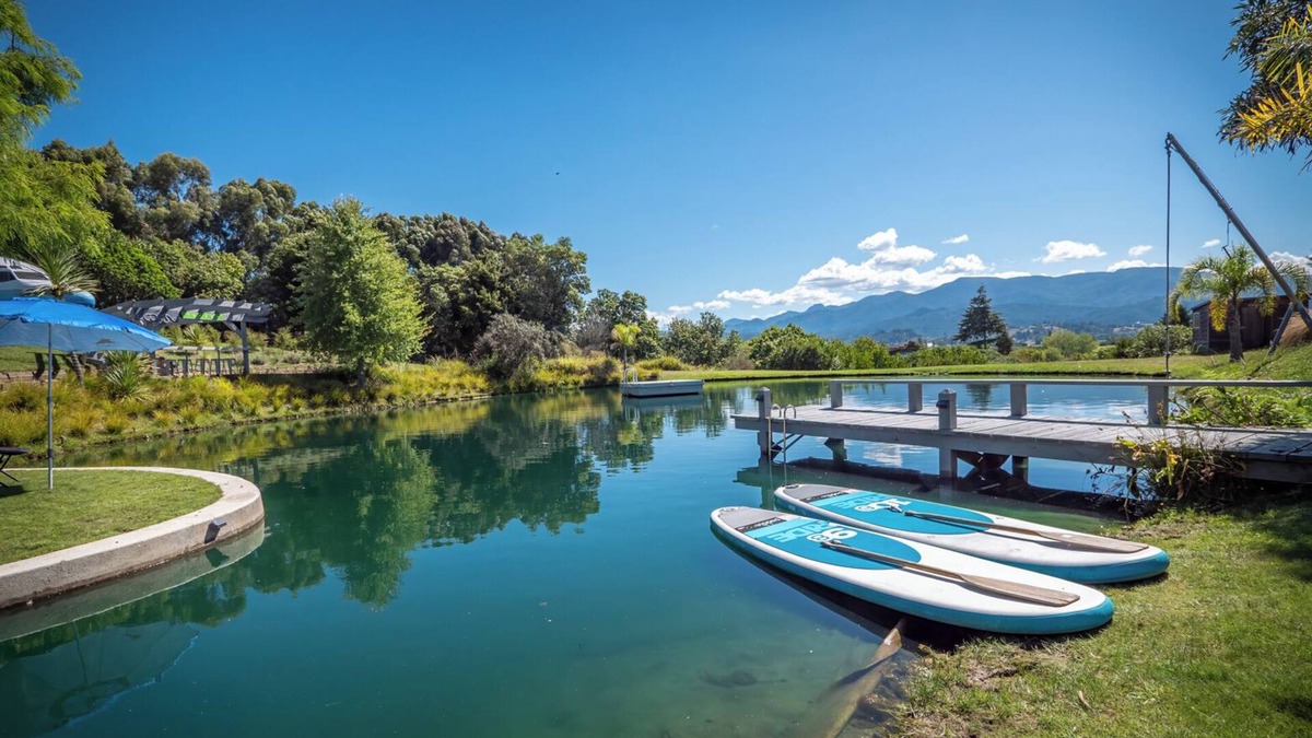 Mariri House | Be Enchanted by the Resort Lake