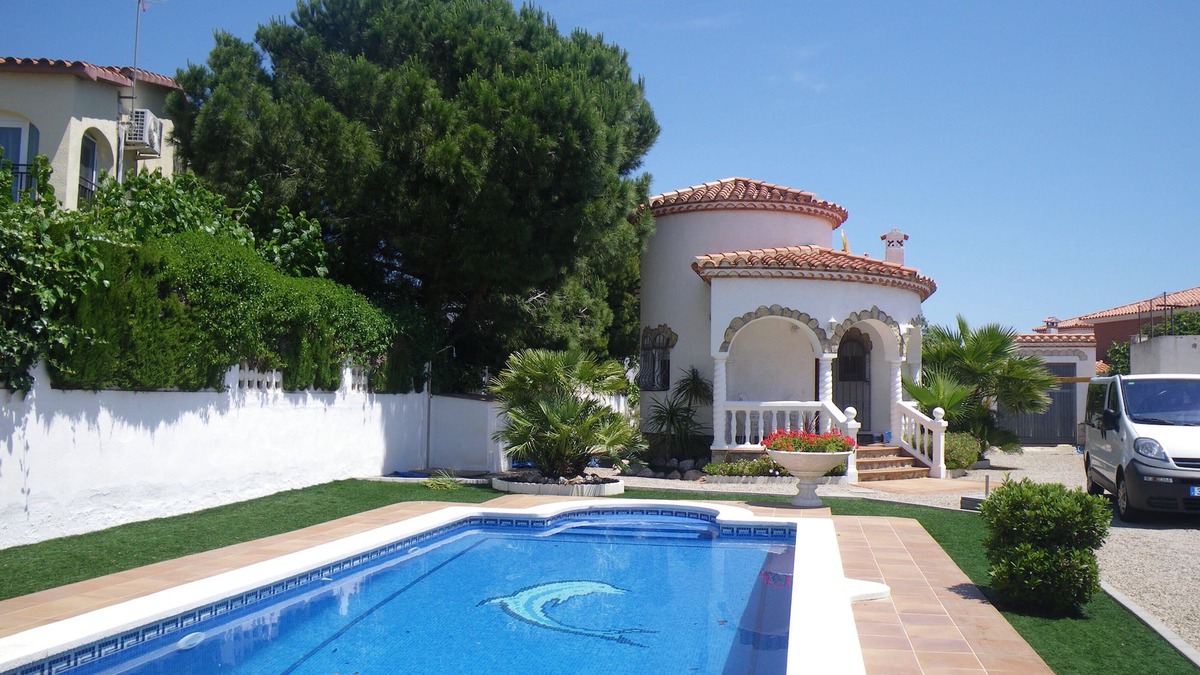 Miami Platja Villa | Beautiful villa with private pool in Miami Playa.