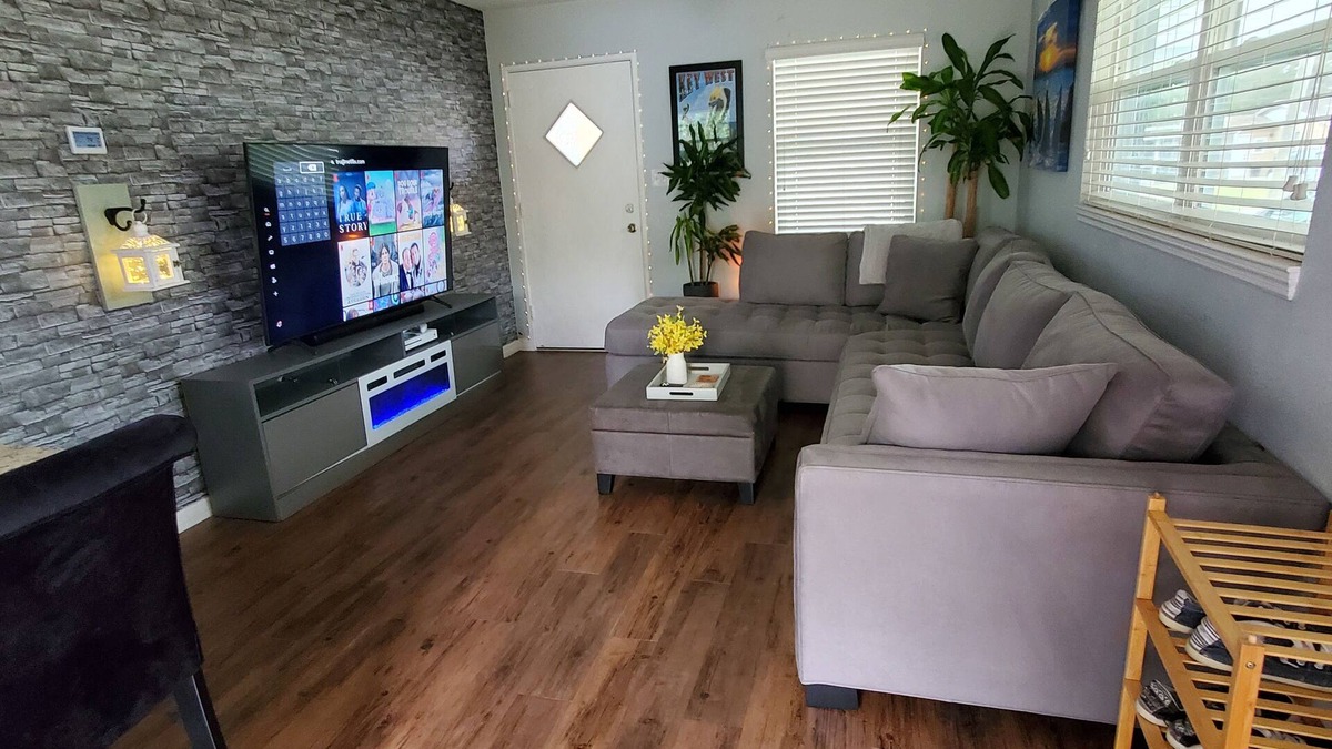 Fruitland Park House | Be ROYAL and Live your BEST life in Luxury near The Villages