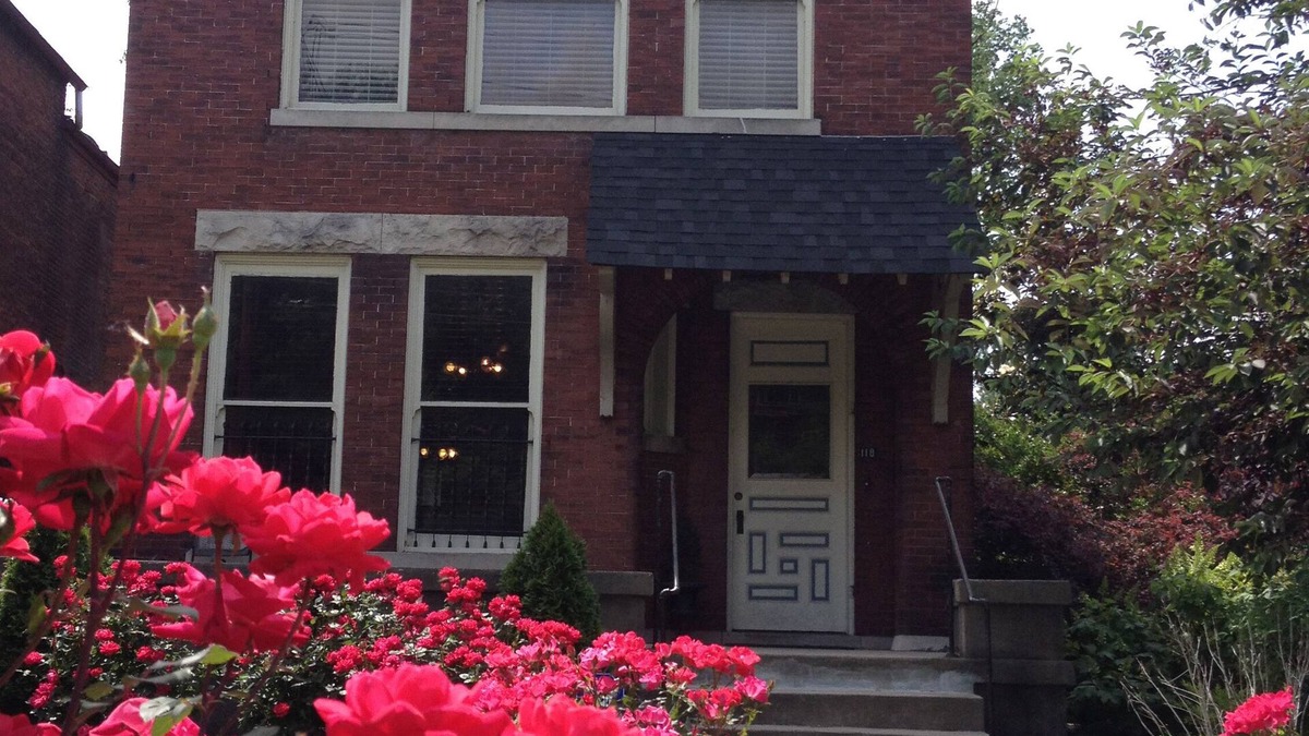 Old Louisville House | Be together. Spend less. Be a local.