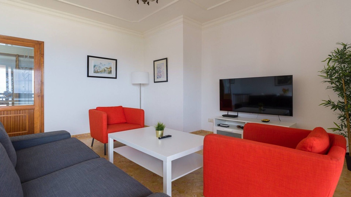 Las Palmas de Gran Canaria House | Beachfront House in Las Palmas near Las Canteras