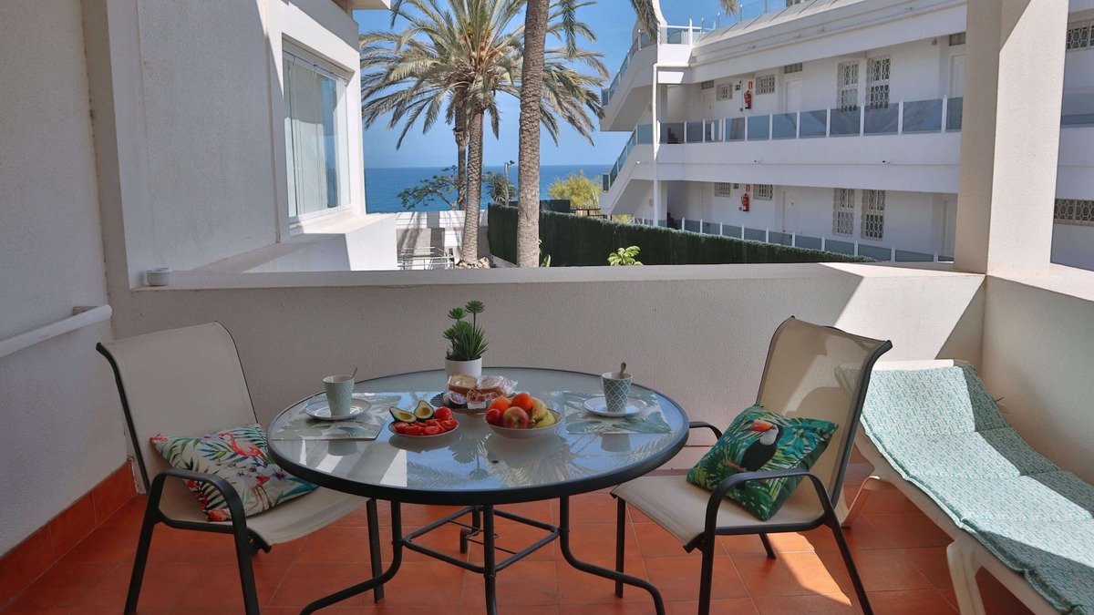 Playa del Ingles Apartment | BEACH FRONT SEA VIEW APARTMENT
