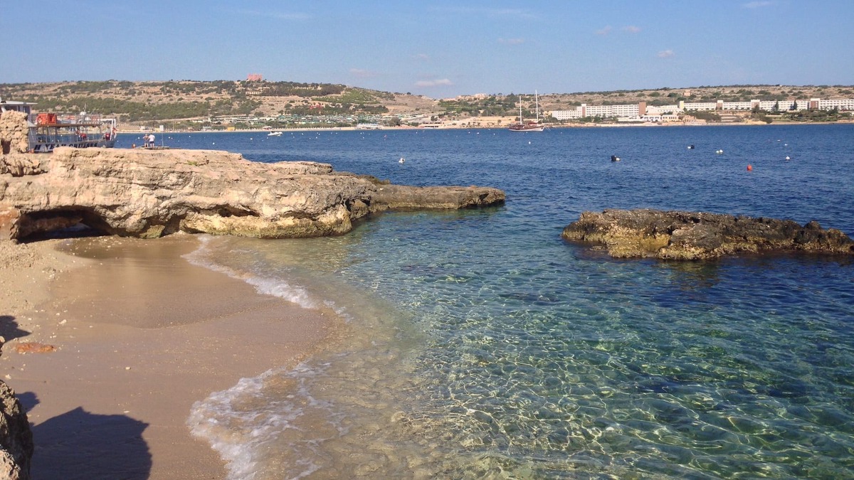 Għadira Apartment | Beach 5 min walk, Aircon, Wifi, Sea &Country views. Now with 48 hour stay delay.