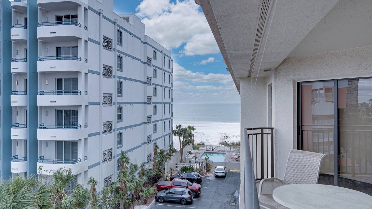 Belle Vista Condo | Beach Access Stay | Pool & Gulf Glimpses
