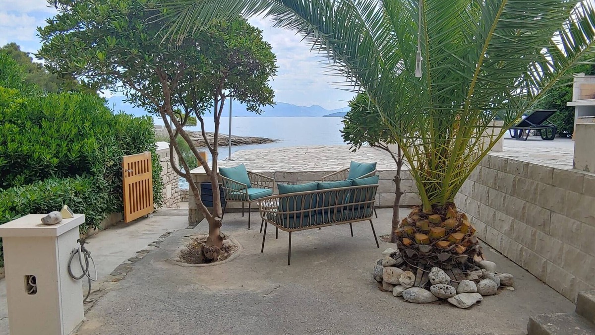 Stomorska Apartment | Beach Apartments Šolta - Studio Apartment with Sea View 1