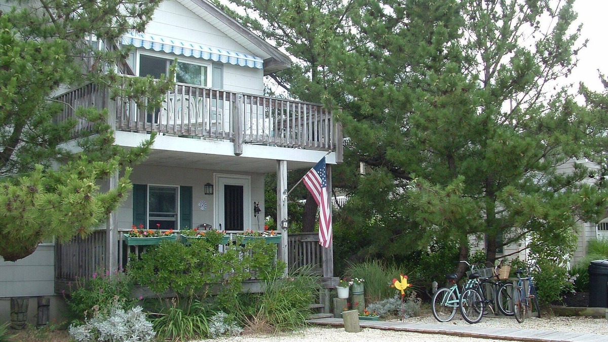 Harvey Cedars House | Beach apt., close to water, close to town. Fall '25 ready 4 you. 2month minimum