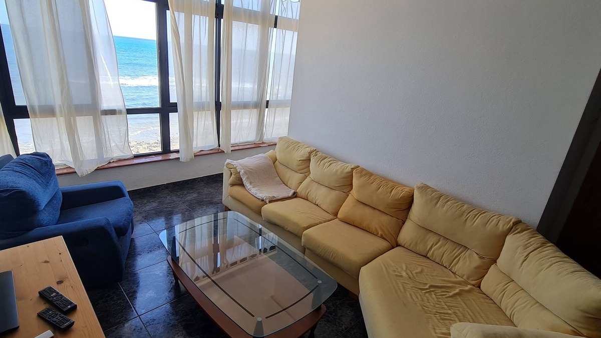 Playa de Arinaga Apartment | BEACH ARINAGA. OVER THE SEA