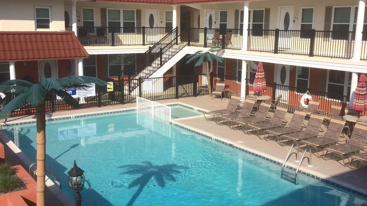 North Wildwood Condo | Beach Block Condo in North Wildwood with a POOL!