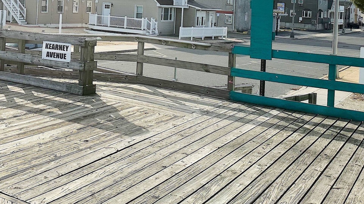 Seaside Heights Cottage | Beach Block Cottage w/2 Parking & Private Deck [1219]