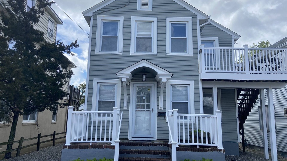 Seaside Heights Apartment | Beach Block, Renovated 2 bdrm, sleep 6, 1st flr unit Yard/Parking 4 beach badges