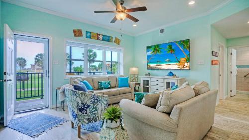 Port Aransas Apartment | Beach Boardwalk 2 Pools Tennis Pickleball Shorely Blessed by AvantStay