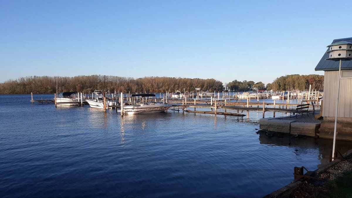 Marblehead House | Beach boat boathouse at East Harbor, Lakeside Marblehead