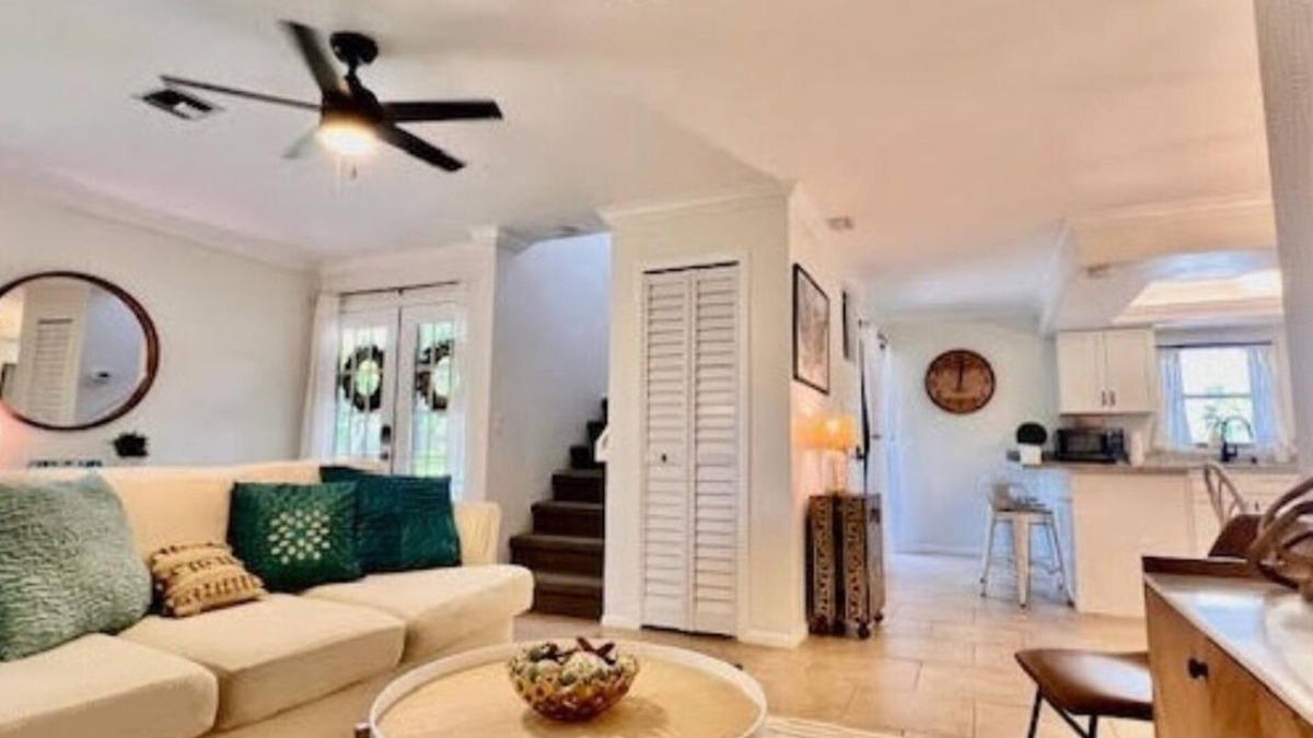 Iona House | BEACH Bound POOLSIDE Retreat 5 mins to beach, Sanibel, Captiva, Ft Myers Beach