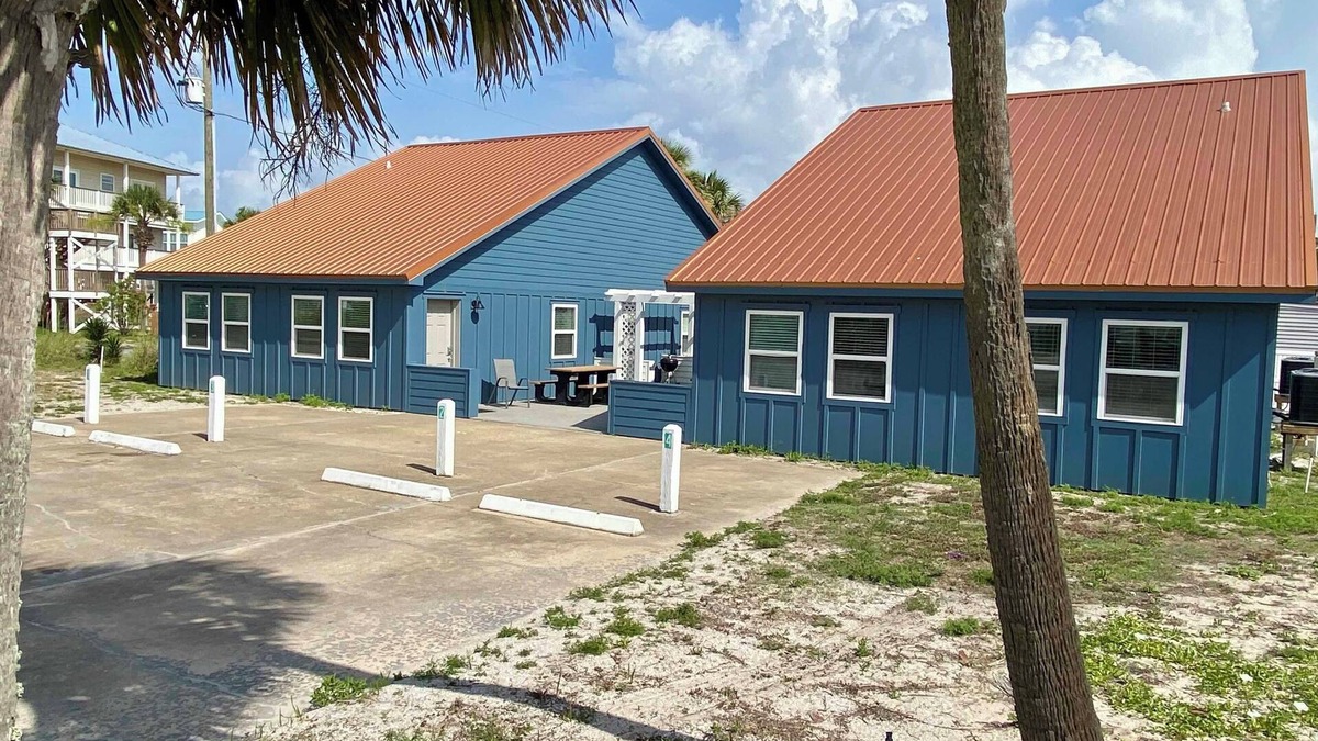 East End Cottage | BEACH BUM COTTAGES - STEPS FROM BEACH, INGROUND POOL, PERFECT LOCATION