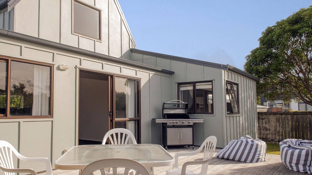 Whangamata Cottage | Beach Central - Whangamata Holiday Home