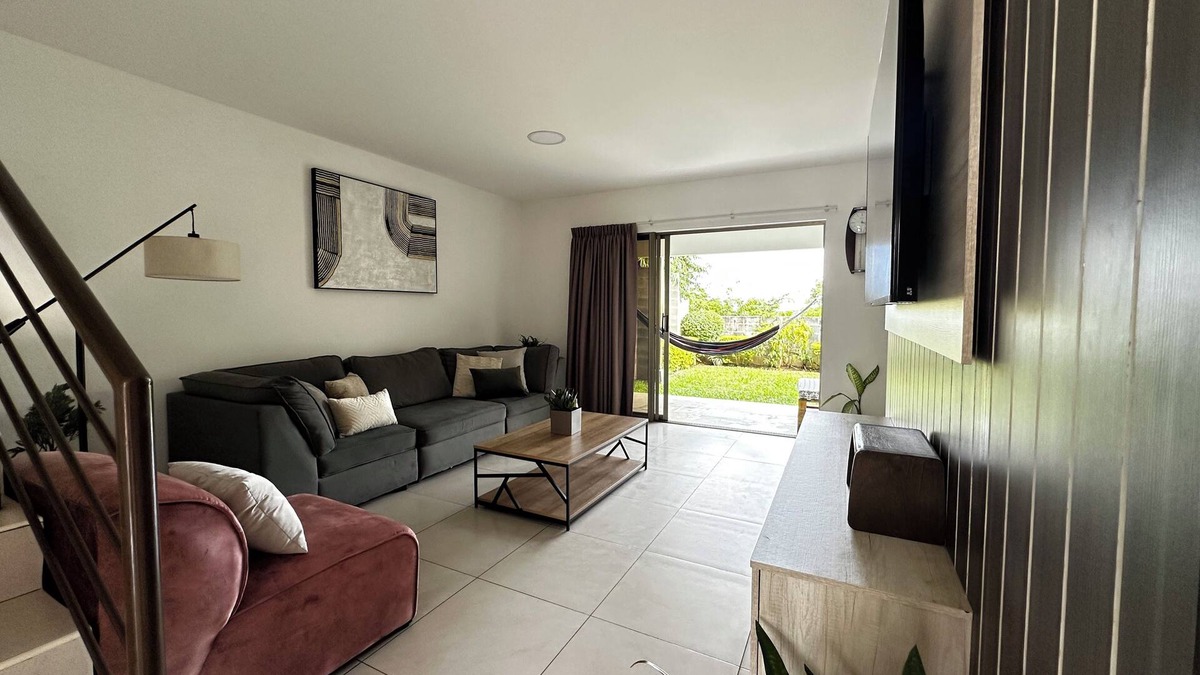 Zaragoza House | Beach & City Escape: 5 Bedroom Home + Pool & Sports Areas